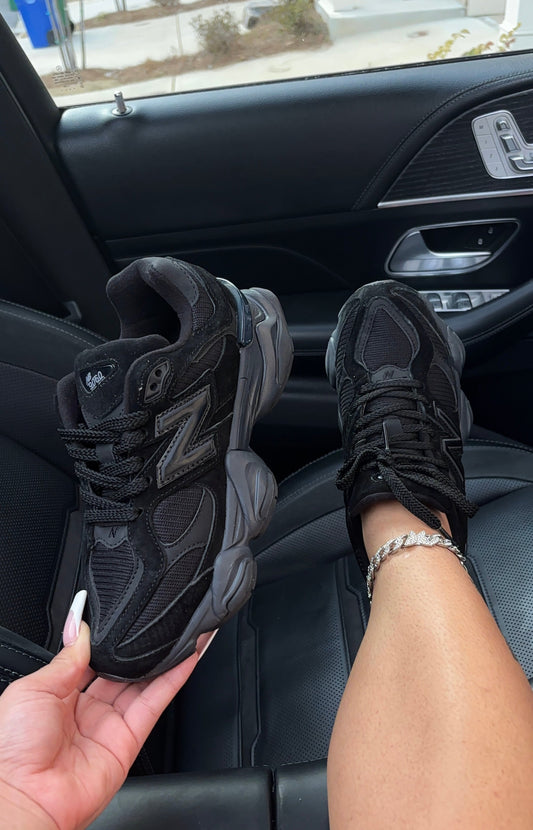 black nb sneakers