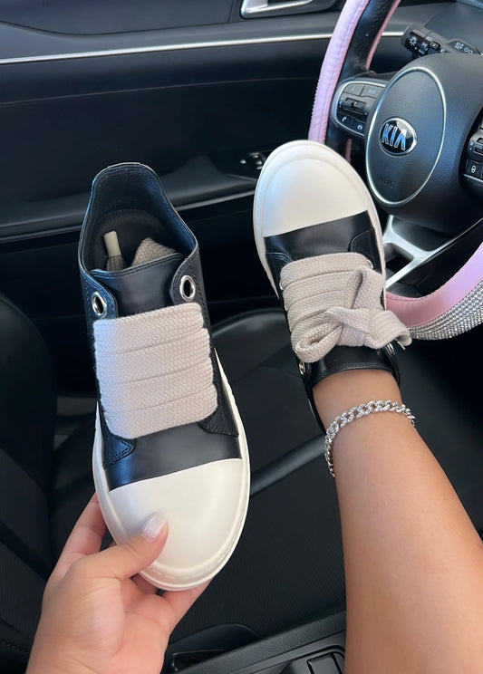 lowtop sneakers