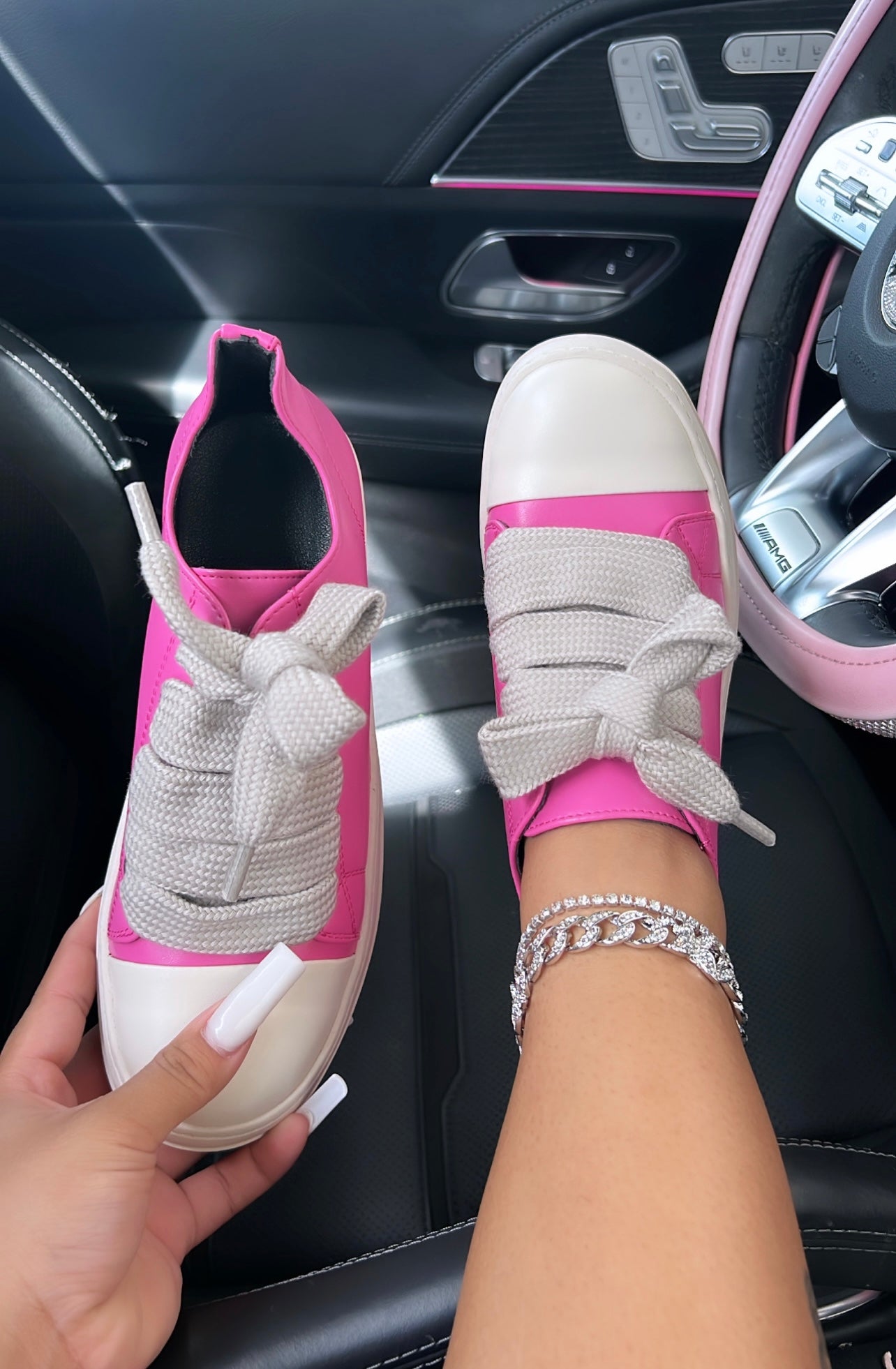 lowtop sneakers